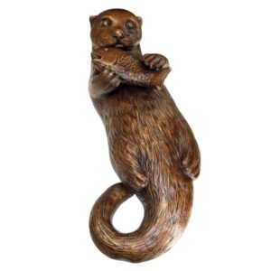 Design Toscano PN7384 30 Inch Lazy Otter with Fish Statue - Bronze